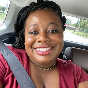 Meet your Posher, Alexis